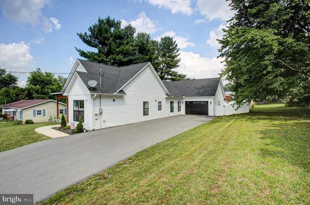 1311 MARVIC DR., Chambersburg, PA 17202