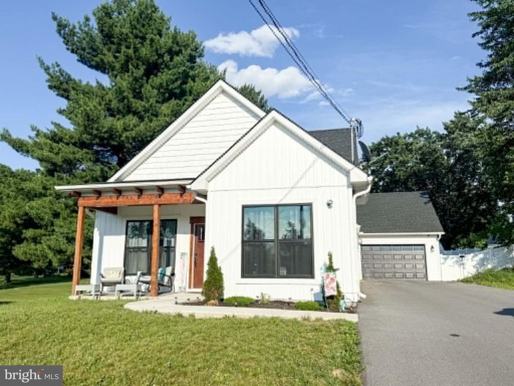 1311 MARVIC DR., Chambersburg, PA 17202