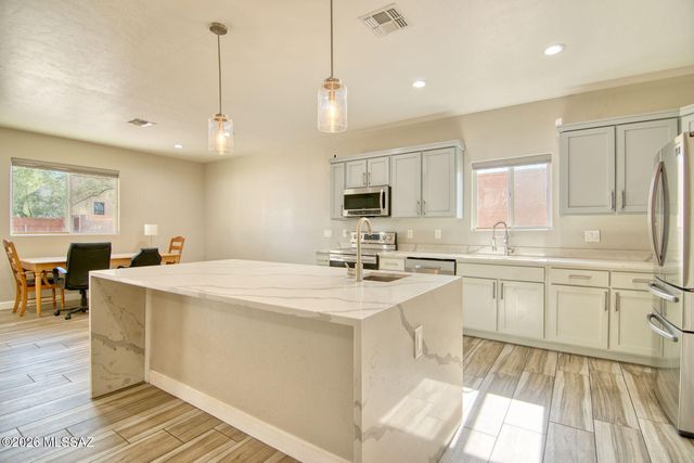 3304 E Elida Street, Tucson, AZ 85716