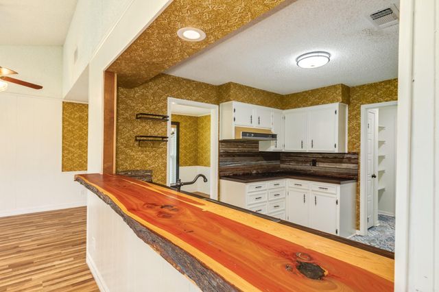 281 Crestview Drive, West Columbia, TX 77486