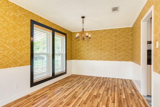 281 Crestview Drive, West Columbia, TX 77486