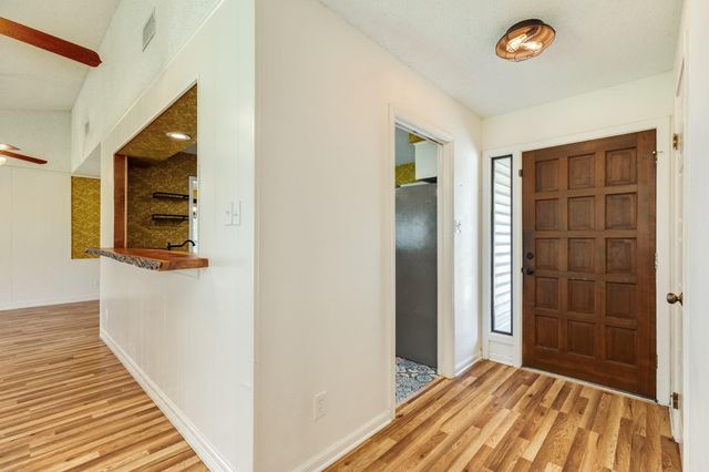 281 Crestview Drive, West Columbia, TX 77486