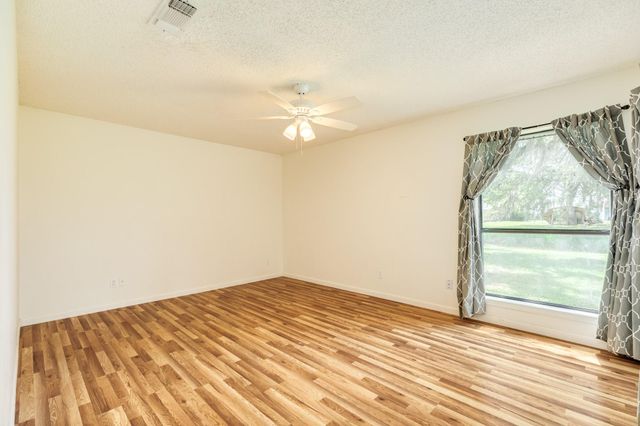 281 Crestview Drive, West Columbia, TX 77486