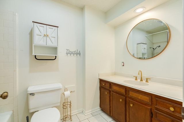 281 Crestview Drive, West Columbia, TX 77486