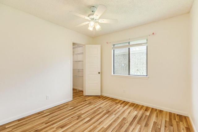 281 Crestview Drive, West Columbia, TX 77486