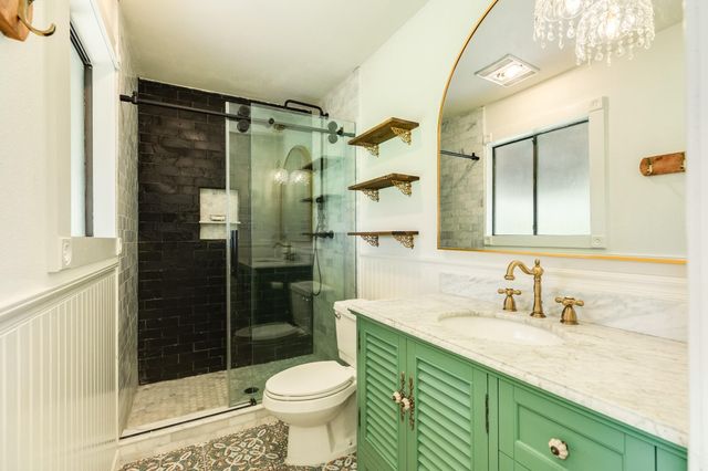 281 Crestview Drive, West Columbia, TX 77486