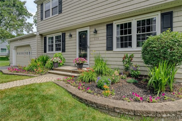 8228 Exeter Drive, Lysander, NY 13027