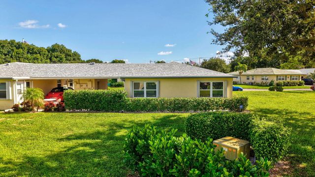218 Cardinal Lane, Delray Beach, FL 33445