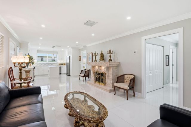 218 Cardinal Lane, Delray Beach, FL 33445