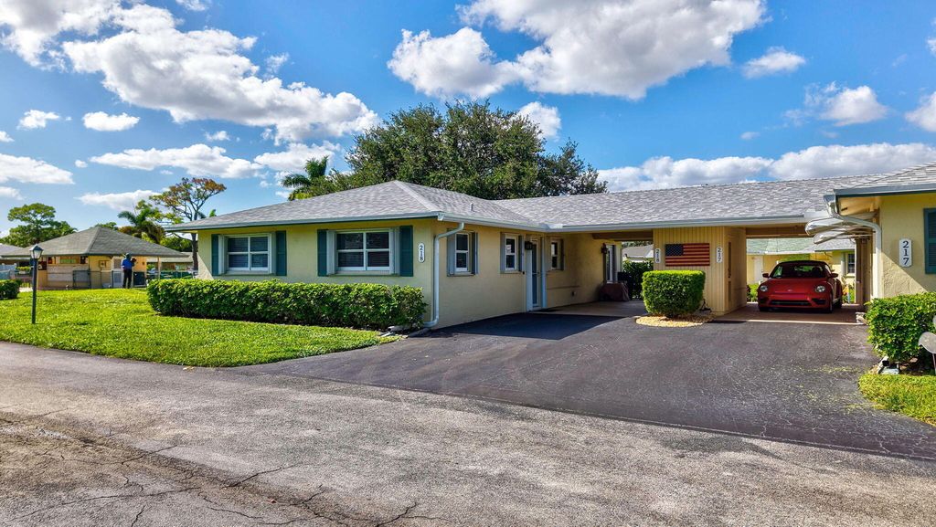 218 Cardinal Lane, Delray Beach, FL 33445