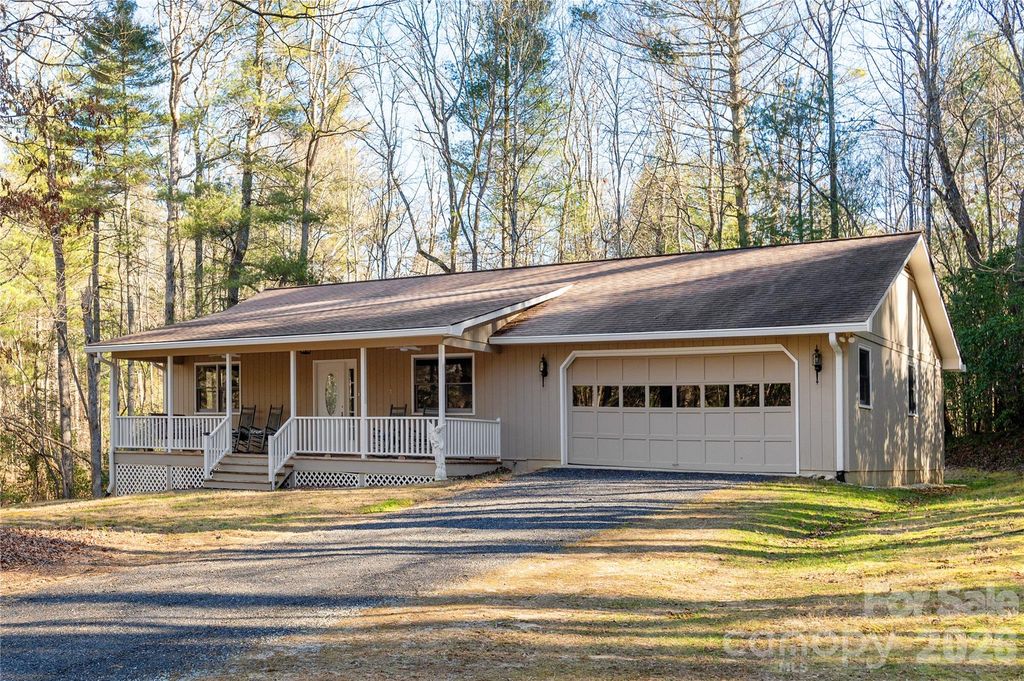 55 English Ivy Lane, Zirconia, NC 28790