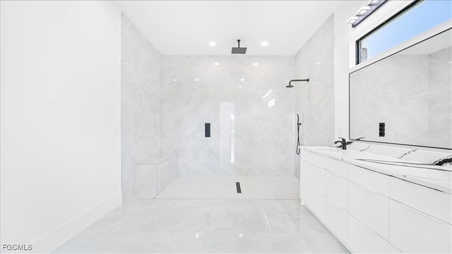 526 SE 4th ST, Cape Coral, FL 33990