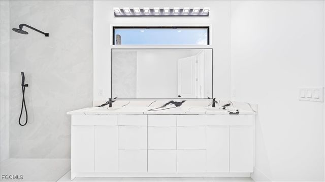 526 SE 4th ST, Cape Coral, FL 33990