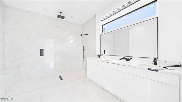 526 SE 4th ST, Cape Coral, FL 33990