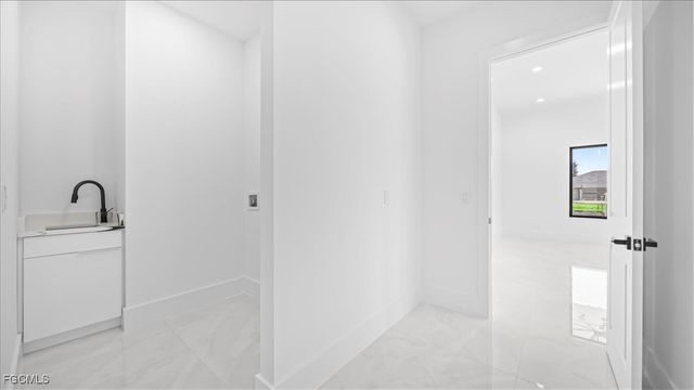 526 SE 4th ST, Cape Coral, FL 33990