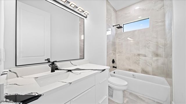 526 SE 4th ST, Cape Coral, FL 33990