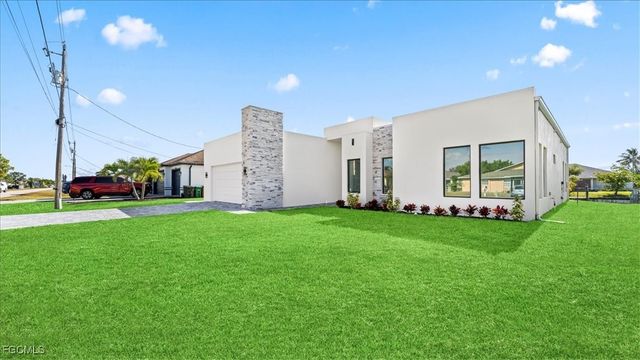 526 SE 4th ST, Cape Coral, FL 33990