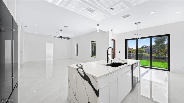 526 SE 4th ST, Cape Coral, FL 33990