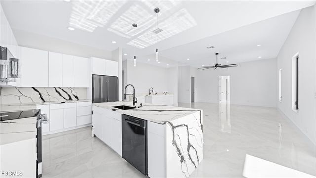 526 SE 4th ST, Cape Coral, FL 33990