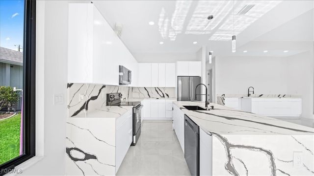 526 SE 4th ST, Cape Coral, FL 33990