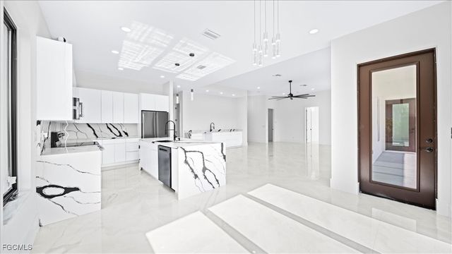 526 SE 4th ST, Cape Coral, FL 33990