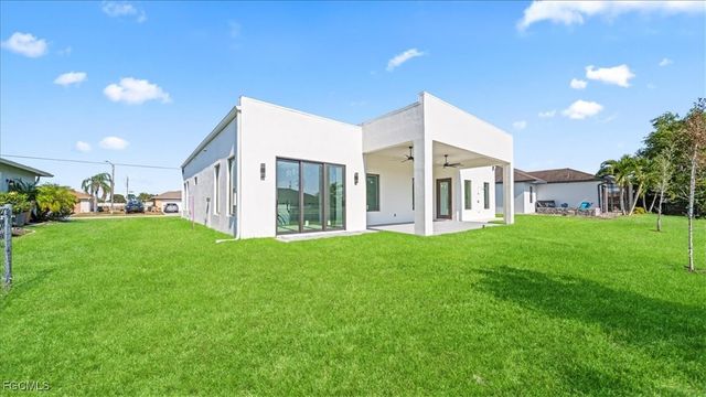 526 SE 4th ST, Cape Coral, FL 33990