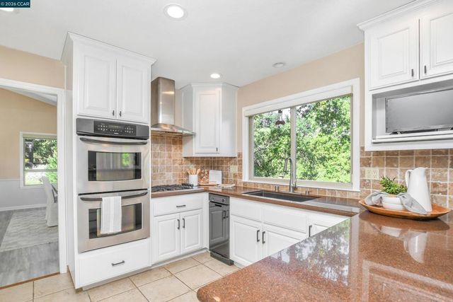 975 Calle Verde, Martinez, CA 94553