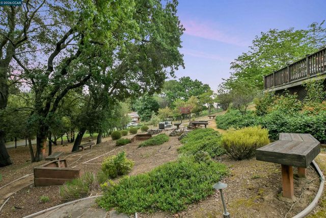 975 Calle Verde, Martinez, CA 94553