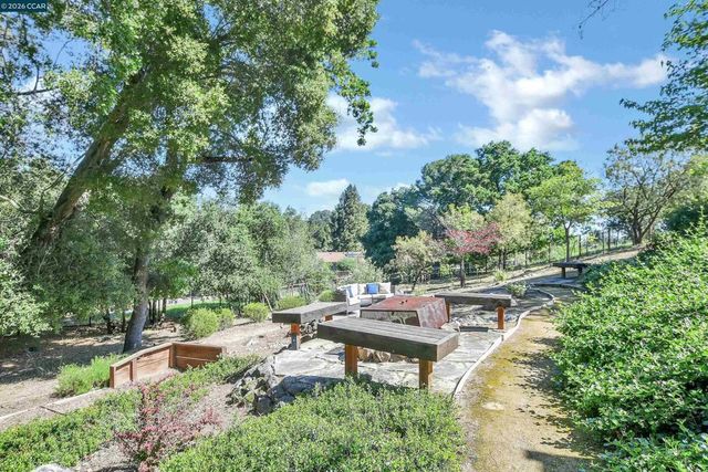 975 Calle Verde, Martinez, CA 94553