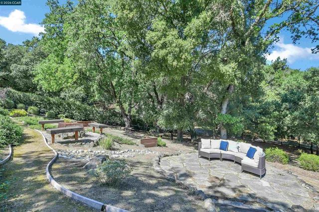 975 Calle Verde, Martinez, CA 94553