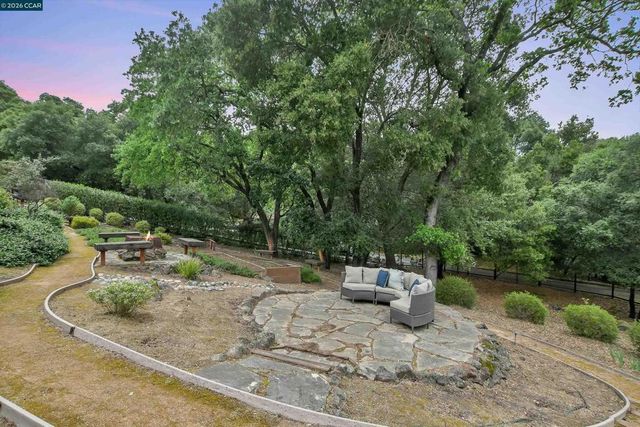 975 Calle Verde, Martinez, CA 94553
