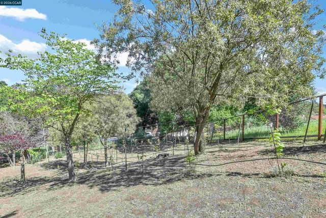 975 Calle Verde, Martinez, CA 94553