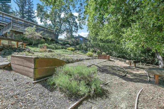 975 Calle Verde, Martinez, CA 94553