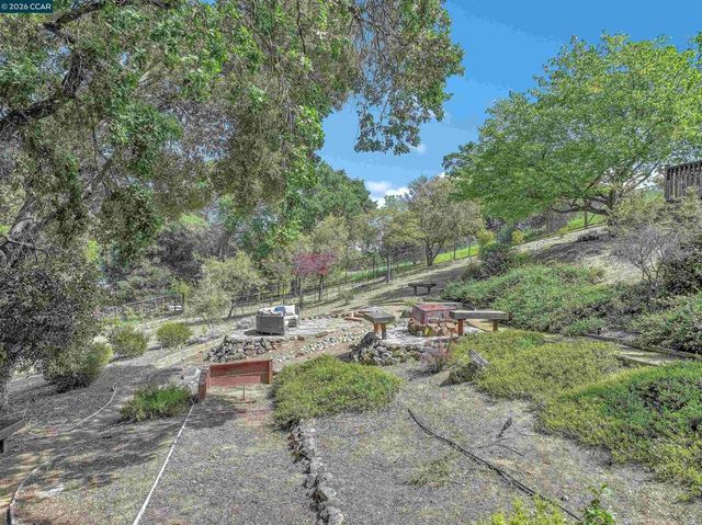 975 Calle Verde, Martinez, CA 94553