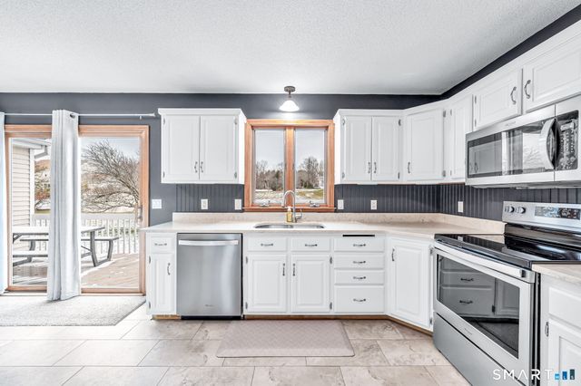 9 Old Country Lane, Ellington, CT 06029