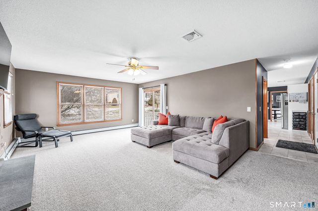 9 Old Country Lane, Ellington, CT 06029