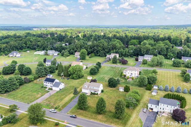 9 Old Country Lane, Ellington, CT 06029