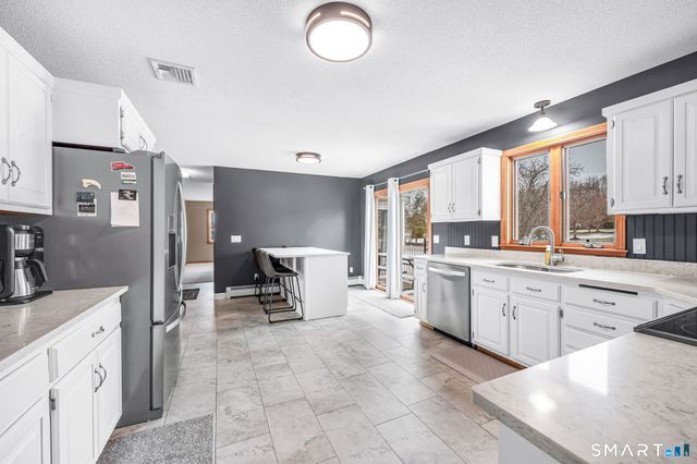 9 Old Country Lane, Ellington, CT 06029