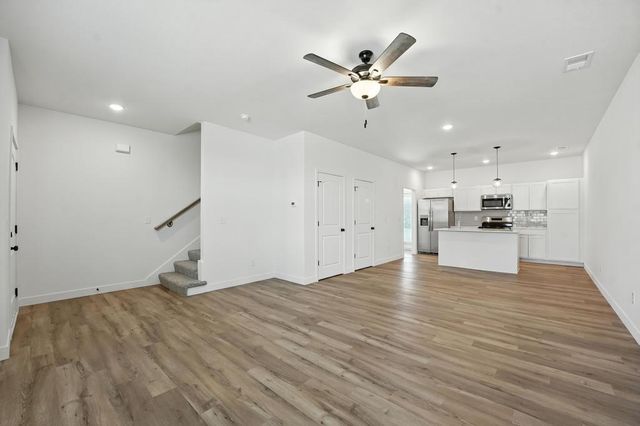 12404 S Acacia Drive, Lee's Summit, MO 64086