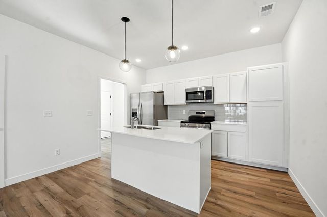 12404 S Acacia Drive, Lee's Summit, MO 64086