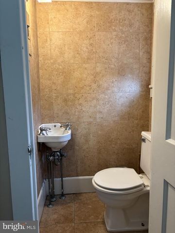 30 N BROAD ST, Woodbury, NJ 08096