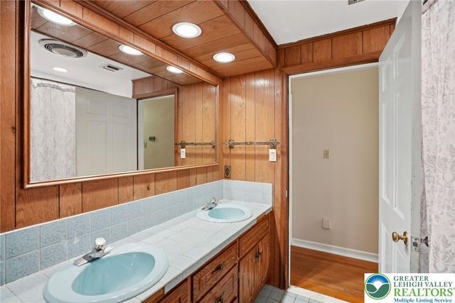 2844 Edgemont Drive, Salisbury Twp, PA 18103