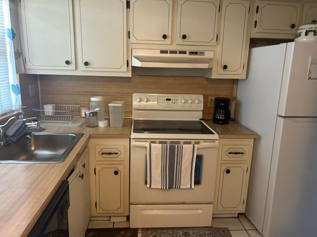 9620 Sunrise Lakes Boulevard, Sunrise, FL 33322