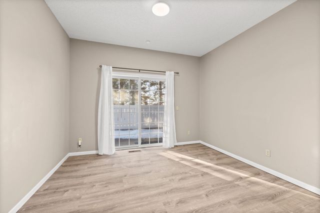 401 Hickory Lane N, Oakdale, MN 55128