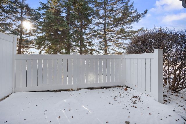 401 Hickory Lane N, Oakdale, MN 55128