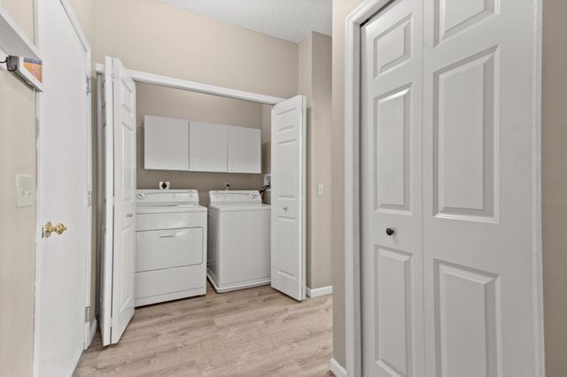 401 Hickory Lane N, Oakdale, MN 55128