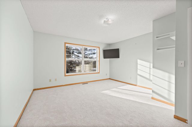 401 Hickory Lane N, Oakdale, MN 55128