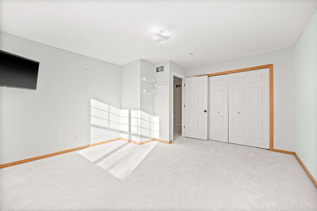 401 Hickory Lane N, Oakdale, MN 55128