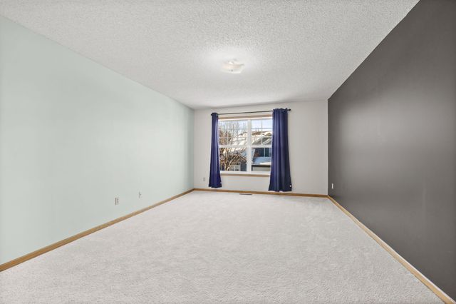 401 Hickory Lane N, Oakdale, MN 55128