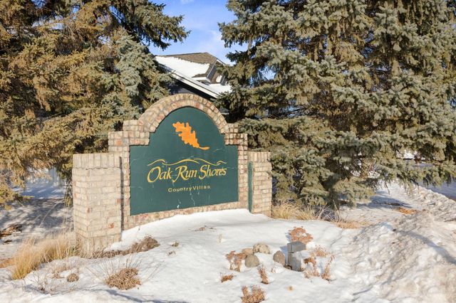 401 Hickory Lane N, Oakdale, MN 55128